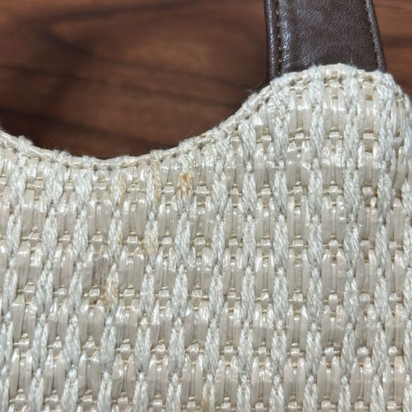 Sonoma small woven straw bag with leather handle and zipper closure - Picture 8 of 11